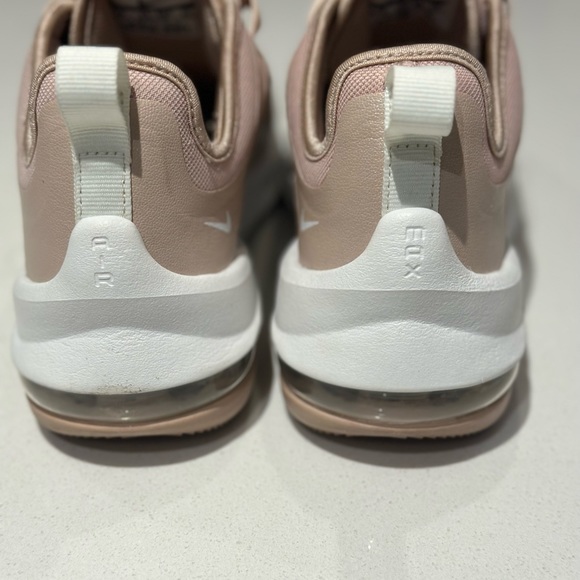 Nike Air Max Axis Light Pink/White Sneaker Running Size 6 - Picture 2 of 5